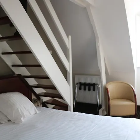 La Mere Champlain Hotel